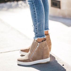 VICI Brand New Beige Kickin’ it Sneaker